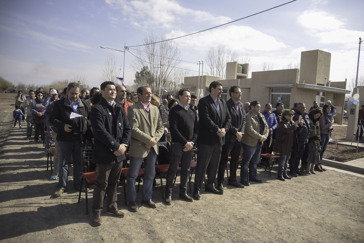 Ministerio de Infraestructura . Entrega de 12 casas (Barrio Huep