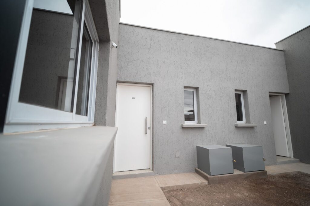 Las unidades habitacionales corresponden al barrio Paseo Di Fiore A y fueron construidas mediante el programa IPV Mi Casa.